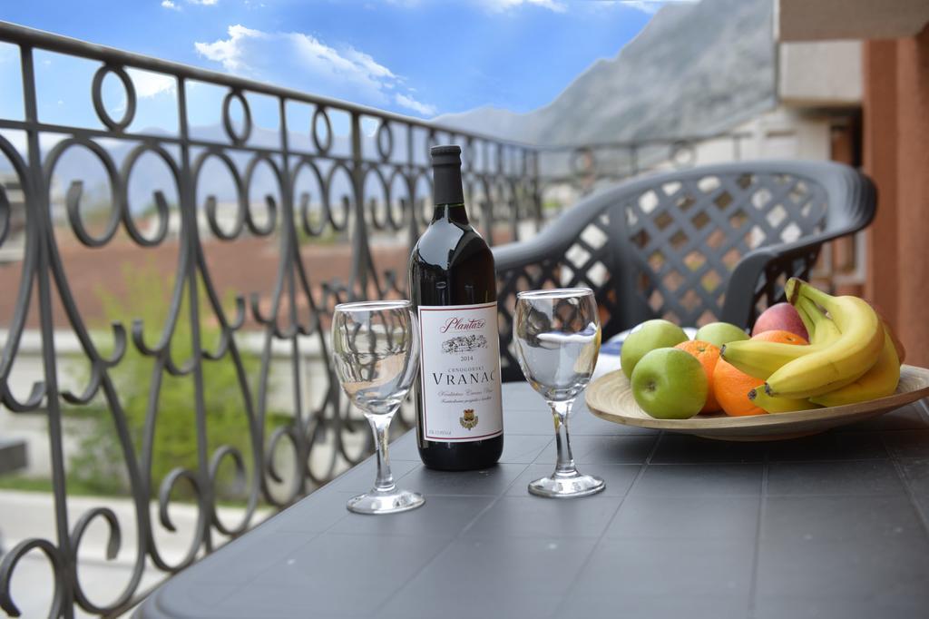 Apartment Damjan Kotor Bagian luar foto