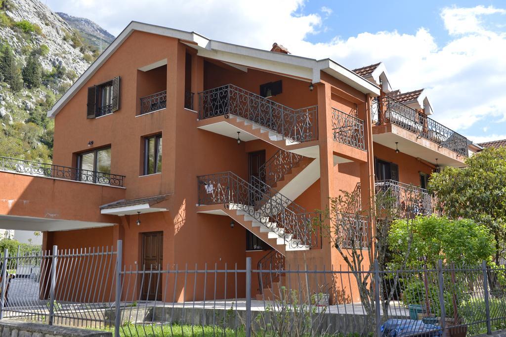 Apartment Damjan Kotor Bagian luar foto